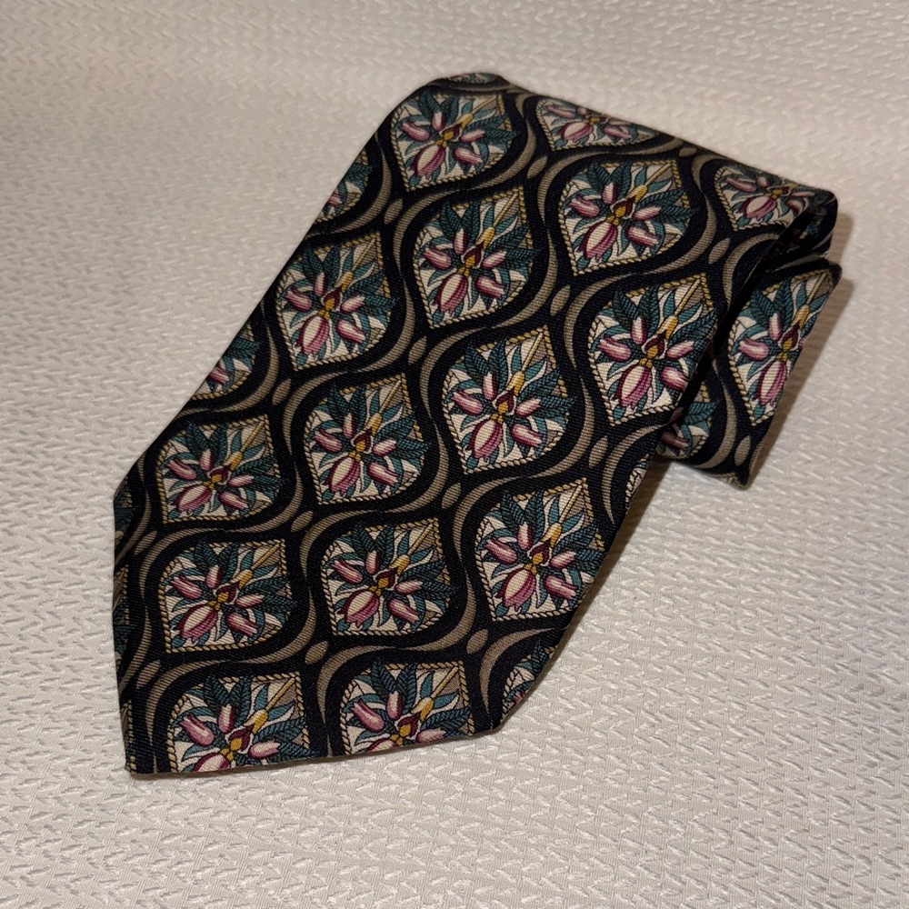 Damon “Courchevel” Sophisticated Geometric Floral Men's silk Tie